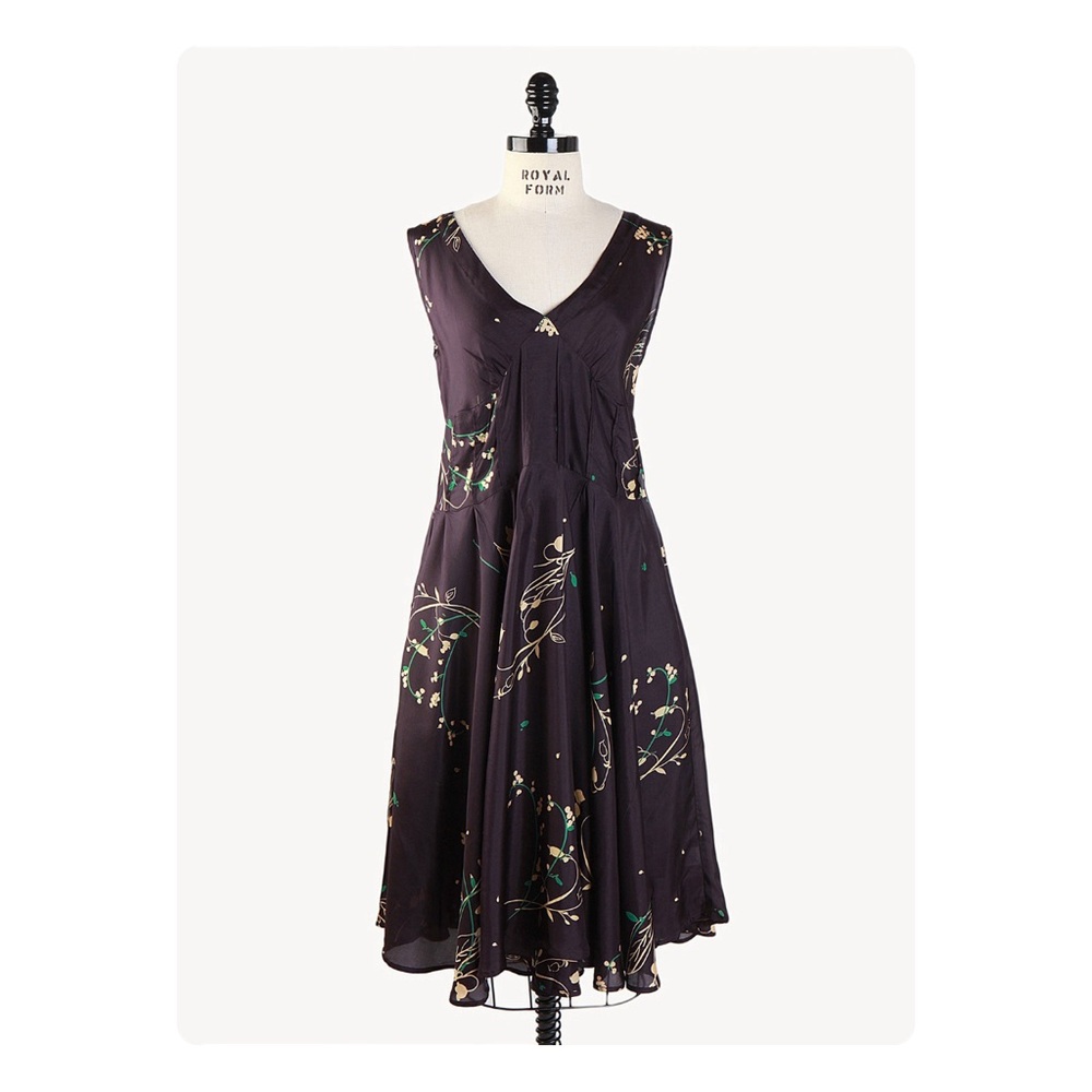 β
Johnny Was Floral Georgette 100%Silk Spring Wedding Guest Dress - Purple β
- Picture 13 of 16